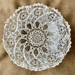 Vintage Fostoria glass serving bowl. 8 inches across. great condition.